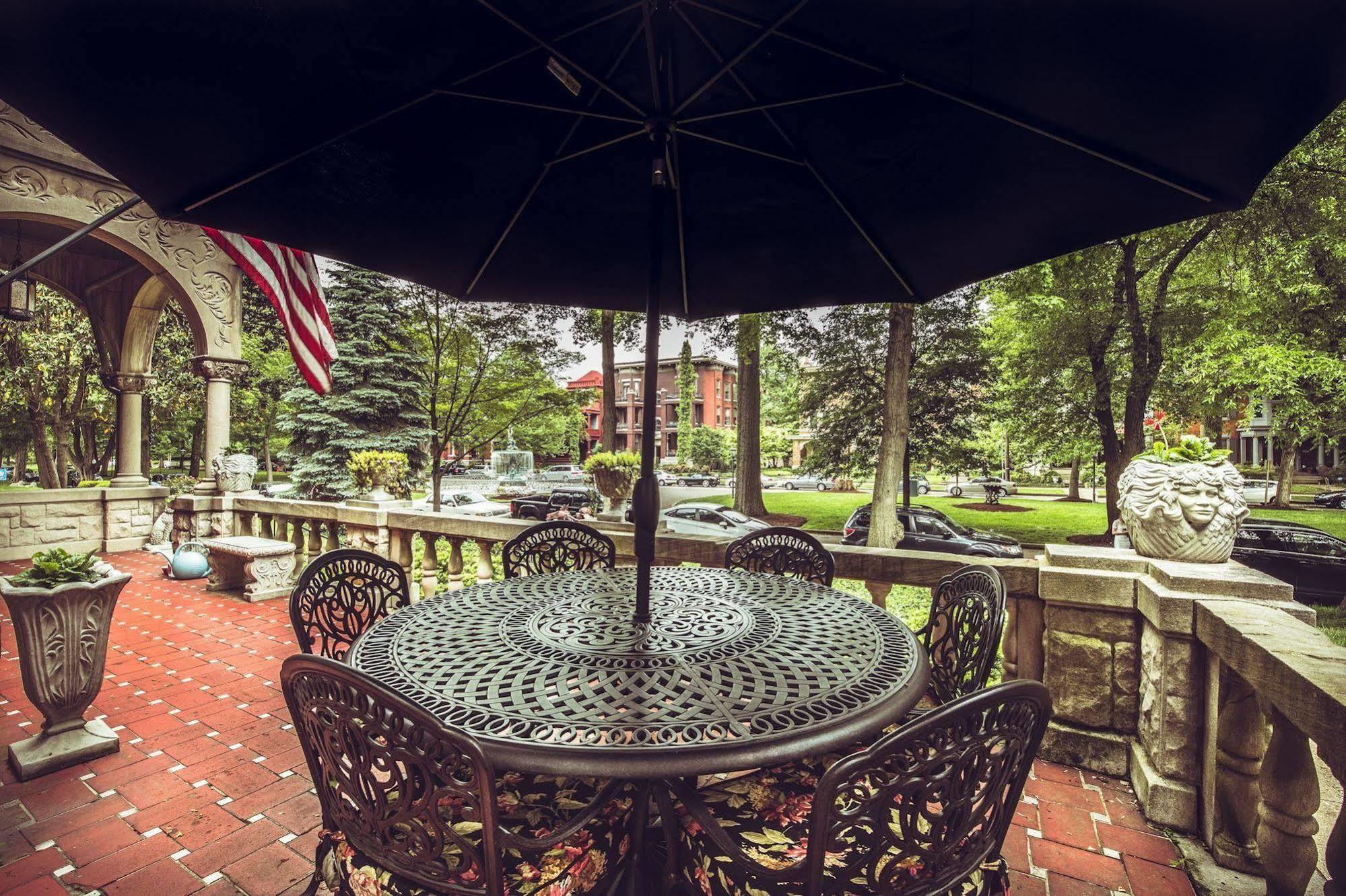 Inn At St James Court Louisville Dış mekan fotoğraf